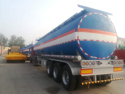 Oil tanker trailer