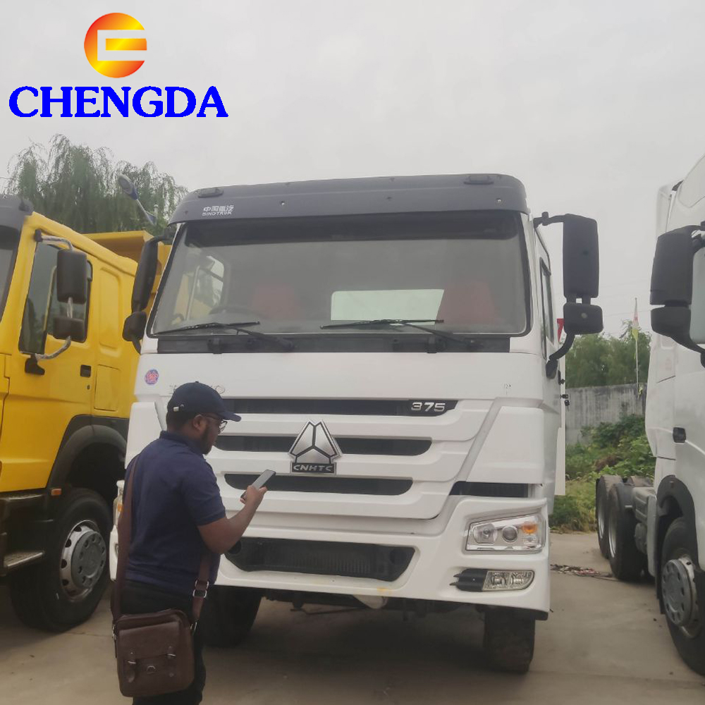 Customers visited tractor trucks.jpg